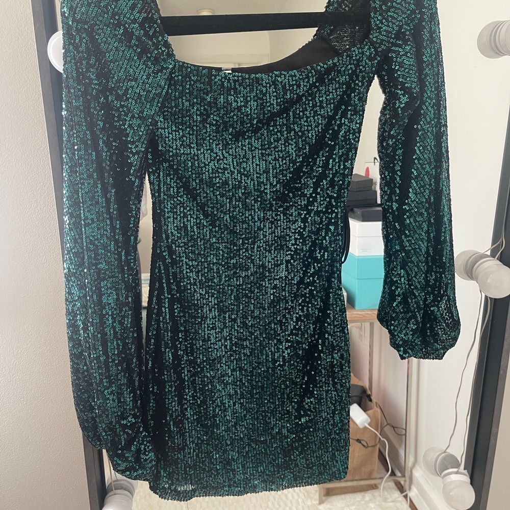 Shantelle Sequins Dress in Emerald Green. Mini dress. Size XS. Lucy in the Sky.